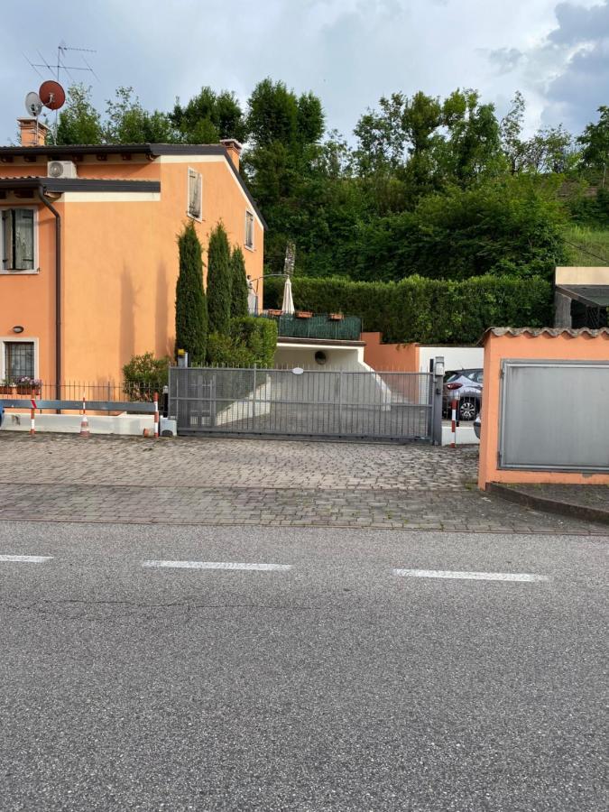Ely Hause Lägenhet Calmasino Exteriör bild