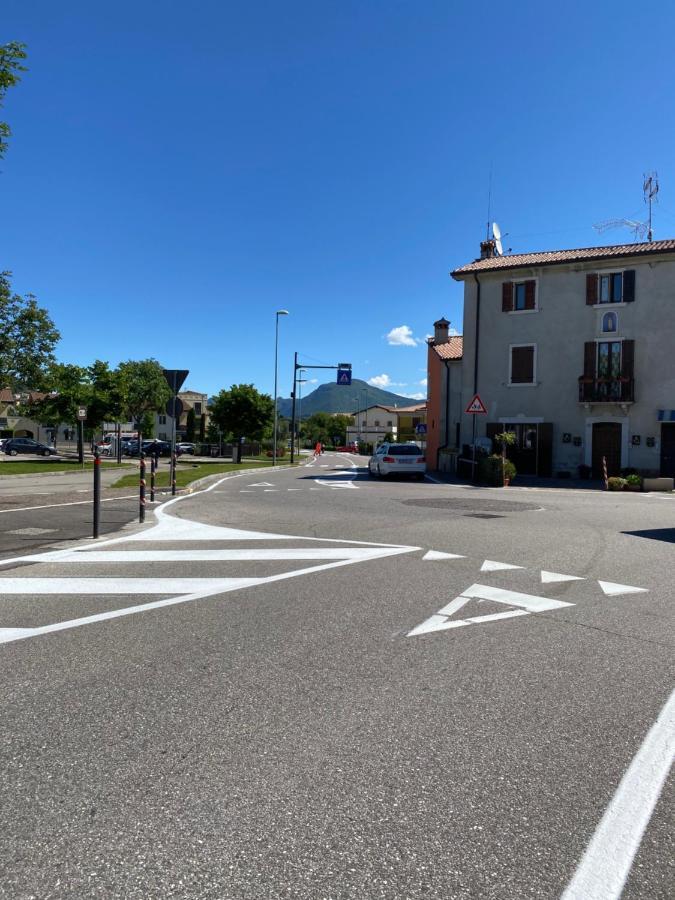 Ely Hause Lägenhet Calmasino Exteriör bild